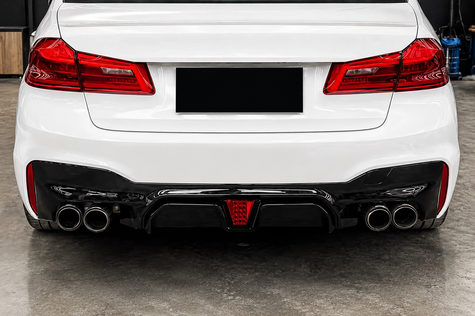 Задній дифузор DPT (для M-Sport/M5 F90, чорний глянець)