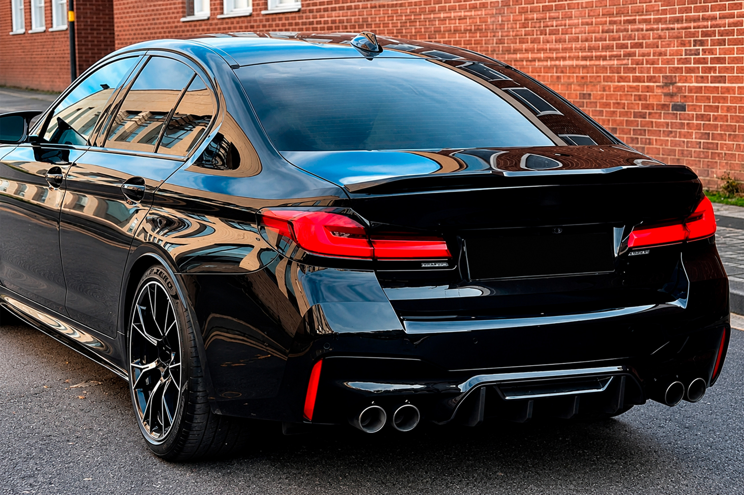 Дифузор заднього бампера V1 (для M5 F90, карбон)