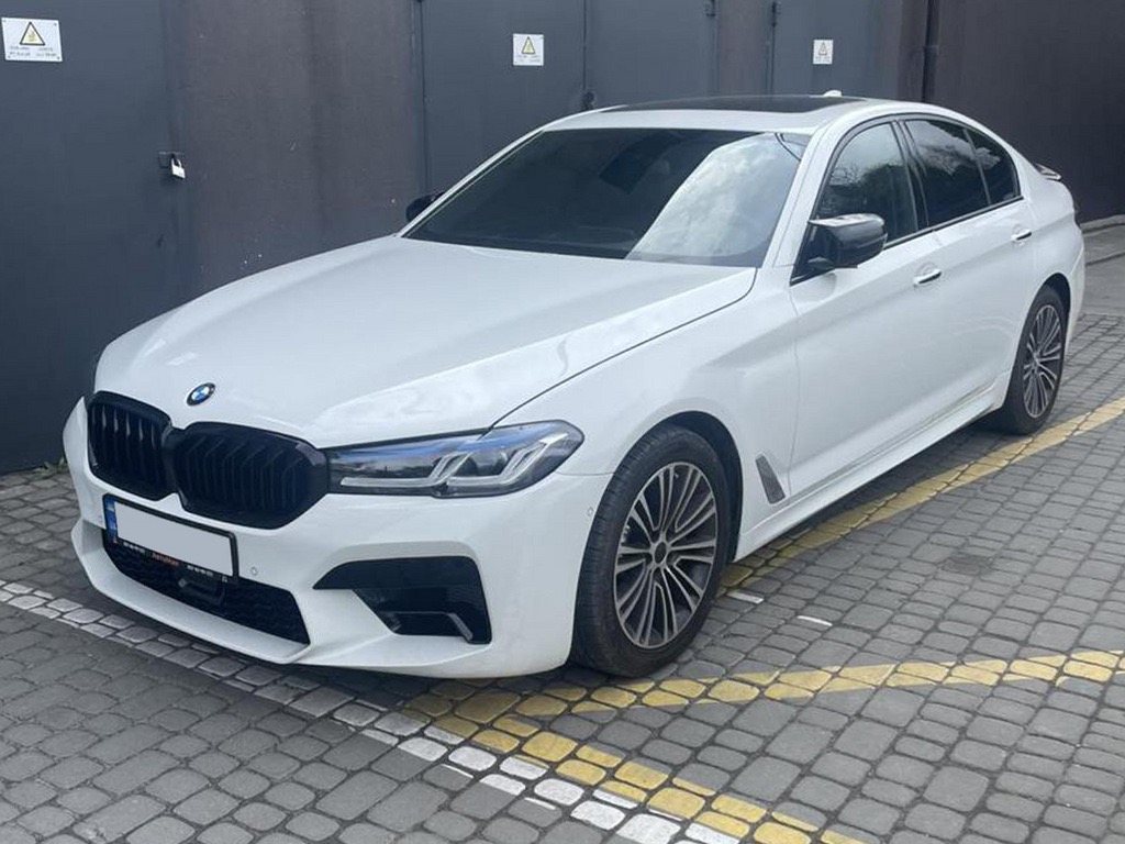 BMW G30 Володимира після встановлення обвісу M5